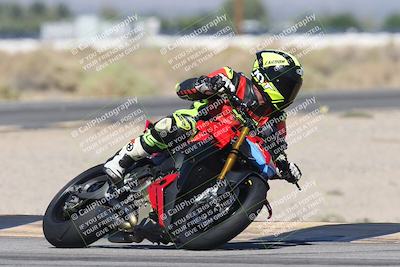 media/Oct-13-2025-Moto Forza (Mon) [[a66d839500]]/3-B Group/Session 3 (Turn 16)/